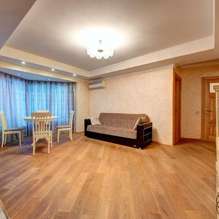 Apartments Near The Shopping Center Gulliver Київ Екстер'єр фото